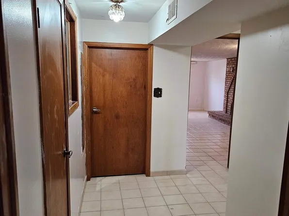 115 Deerhurst Rd #Basement, Hamilton, ON L8E 3G3