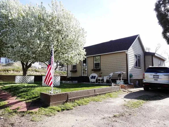 606 W 3rd St, Trenton, NE 69001