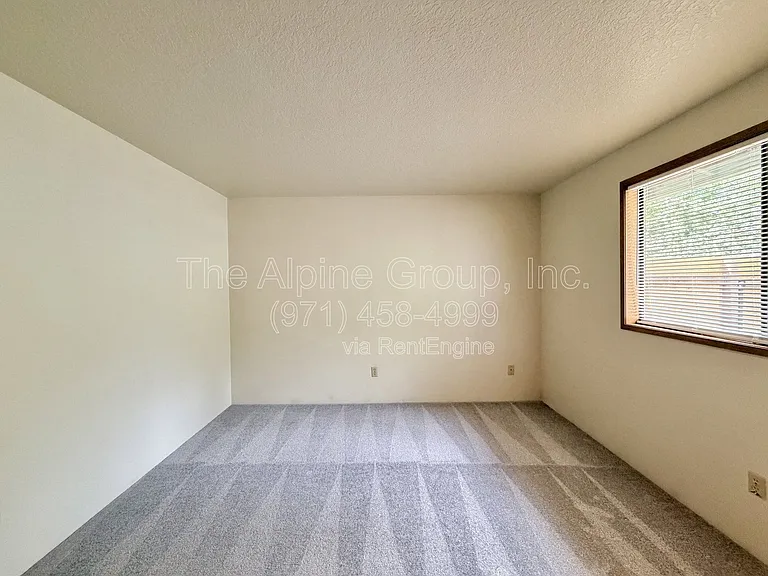 240 NE 143rd Ave — Photo 19