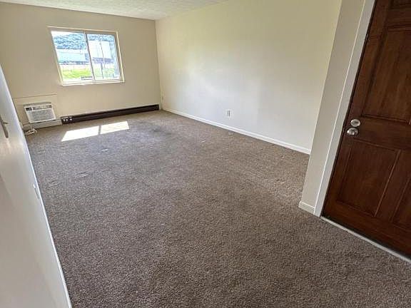 5th image of 211 Dodge Dr APT B3