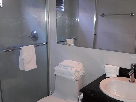 5th image of 1545 Drexel Ave #403