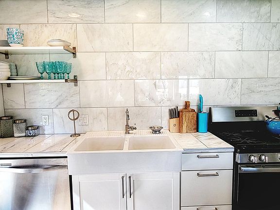 5th image of 73180 Catalina Way
