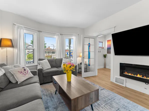 178 King Edward Ave E, Vancouver, BC V5V 2C1