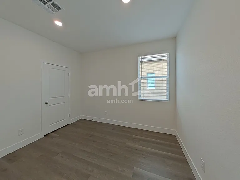 889 English Primrose St — Photo 8