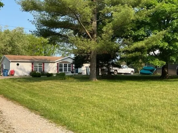 228 40th St, Allegan, MI 49010