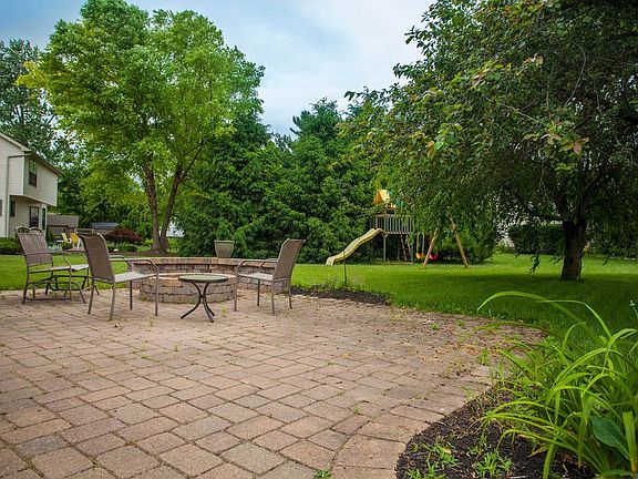 3rd image of 464 Beaverbrook Dr