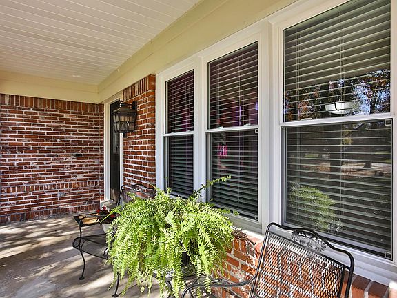 Nice large covered front porch. Come sit a while?