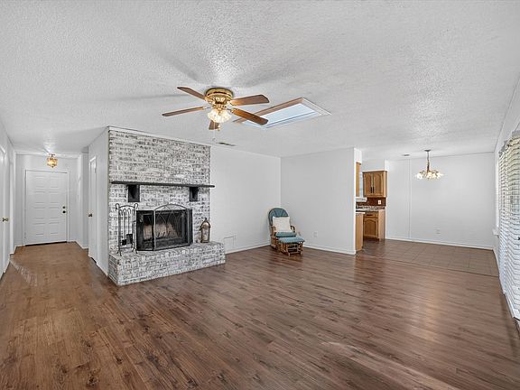 3rd image of 1413 Longshadow Ln