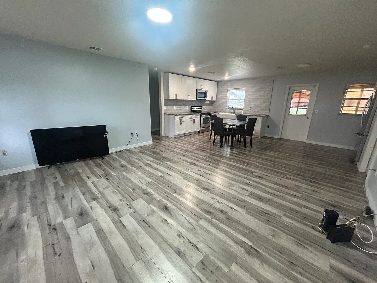 3 bed, 1275 sqft, $2,500 — Photo 2
