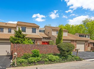 18 Stirling Ct, Chesterbrook, PA 19087