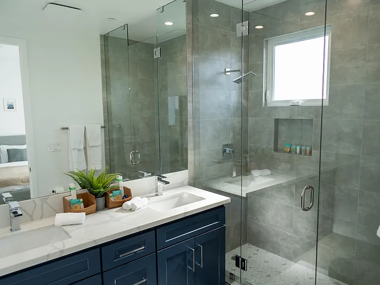 4833 Riverton Ave — Photo 7