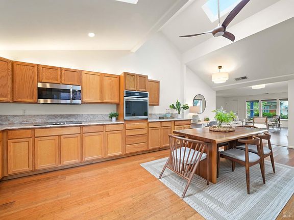 4th image of 16 Cherry Hill Lane