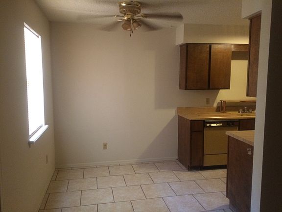 eat-in kitchen