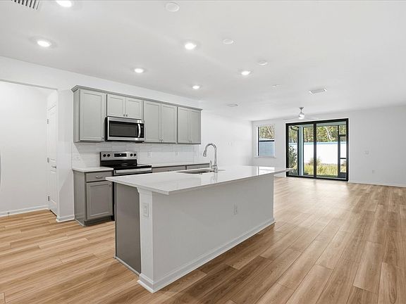 3rd image of 27903 Radiant Ct