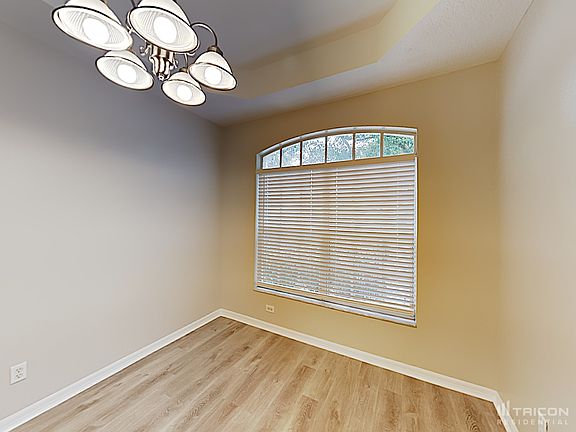 5th image of 433 Country Vineyard Dr