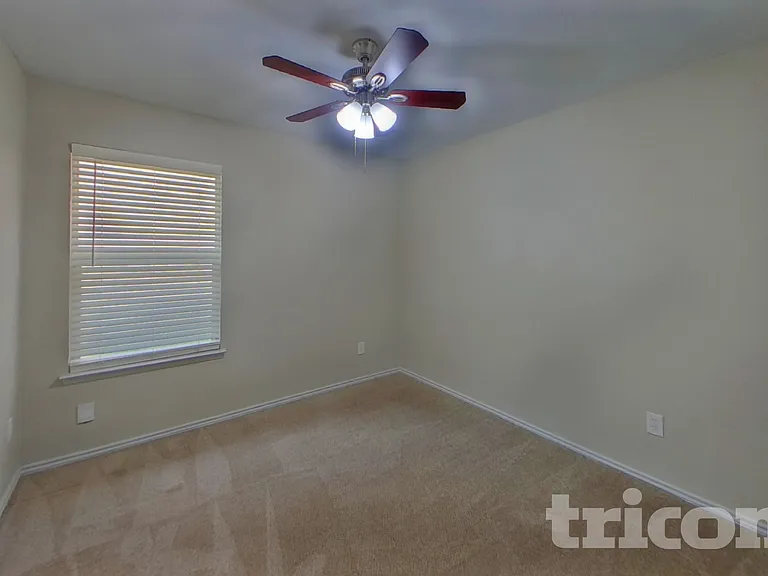 5423 Sabine Ln — Photo 11