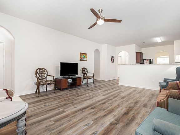 4th image of 1906 Pilot Point Way