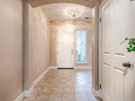 5th image of 9458 Oak Trail Circle