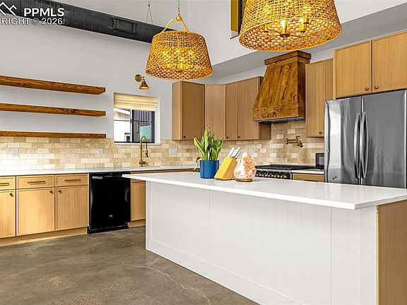 4th image of 16876 Thompson Rd