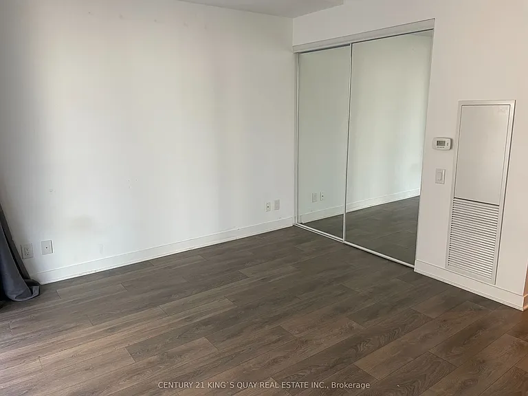 15 Grenville St #506 — Photo 6