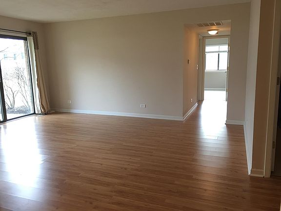 3rd image of 225 Deerpath Ct
