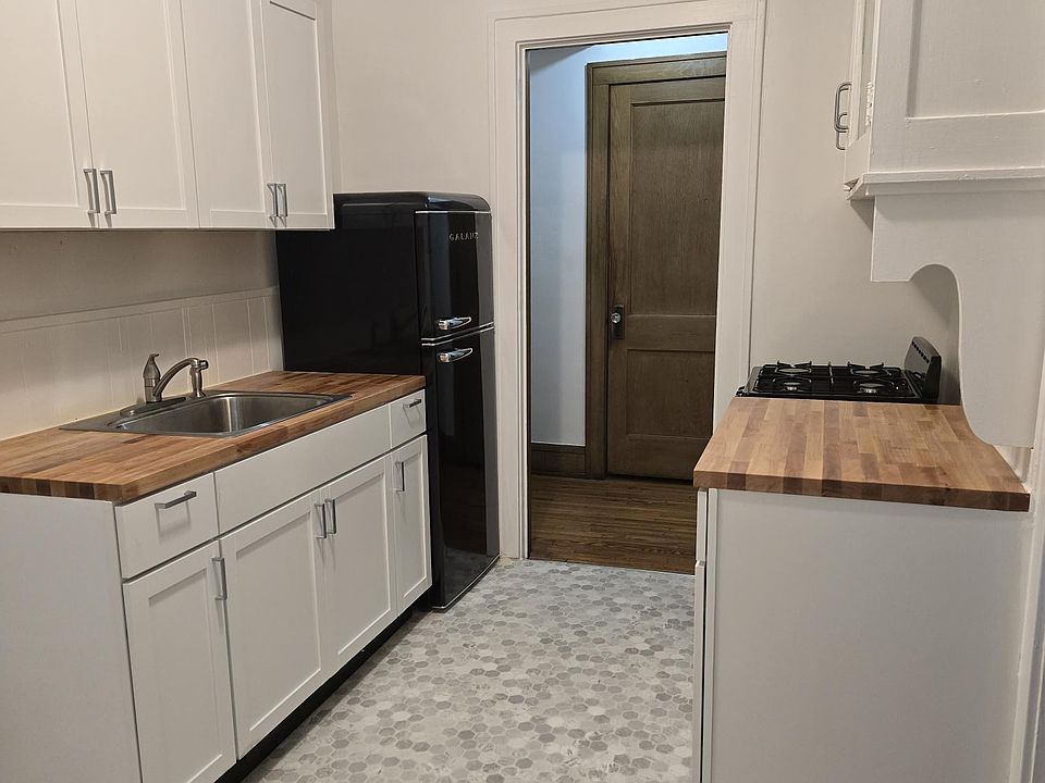 1st image of 2216 Garfield Ave APT 102