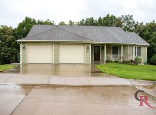 312 Lockett Ln, Saint George, KS 66535