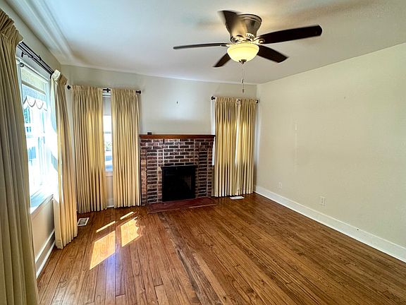 4th image of 104 E Cherry St