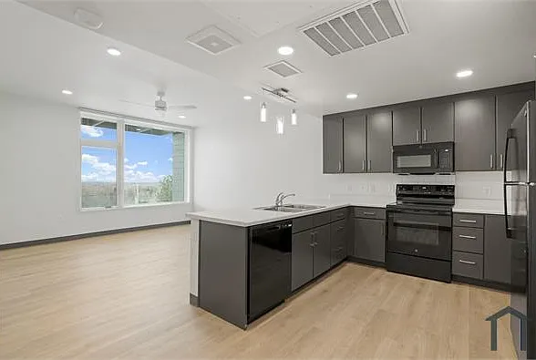 1 bed, $1,642 — Photo 4