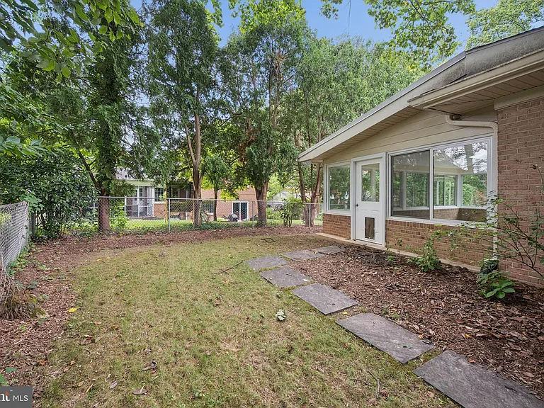 7016 Hopewood St — Photo 63