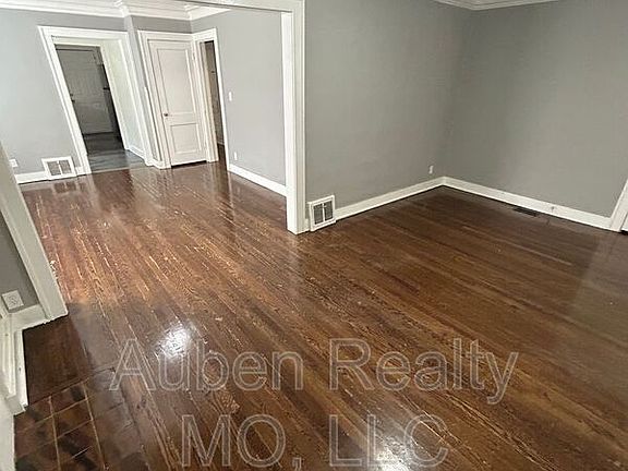 2nd image of 5430 Charlotte St