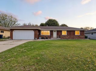 1002 Somerset Dr, Janesville, WI 53546