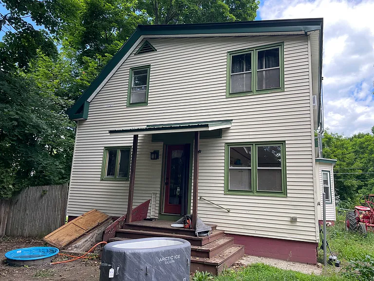 34 Fowler St — Photo 2