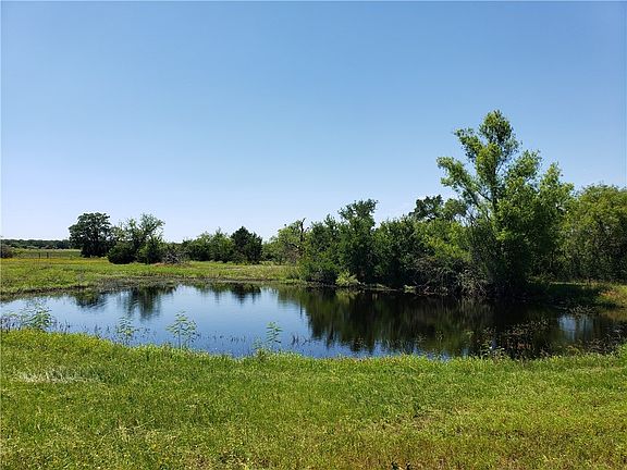 4th image of 198 Three Oaks Ln