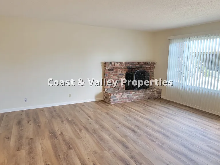 281 Katherine Ave — Photo 2