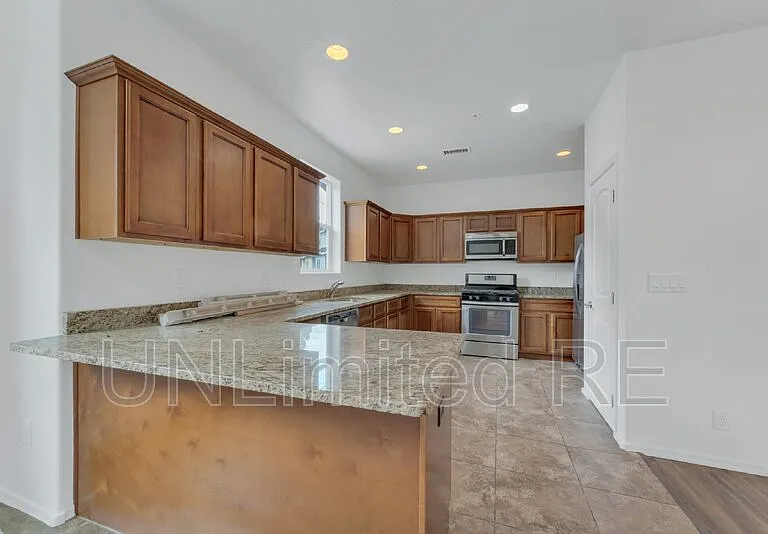 2443 W Pikes Peak Dr — Photo 10