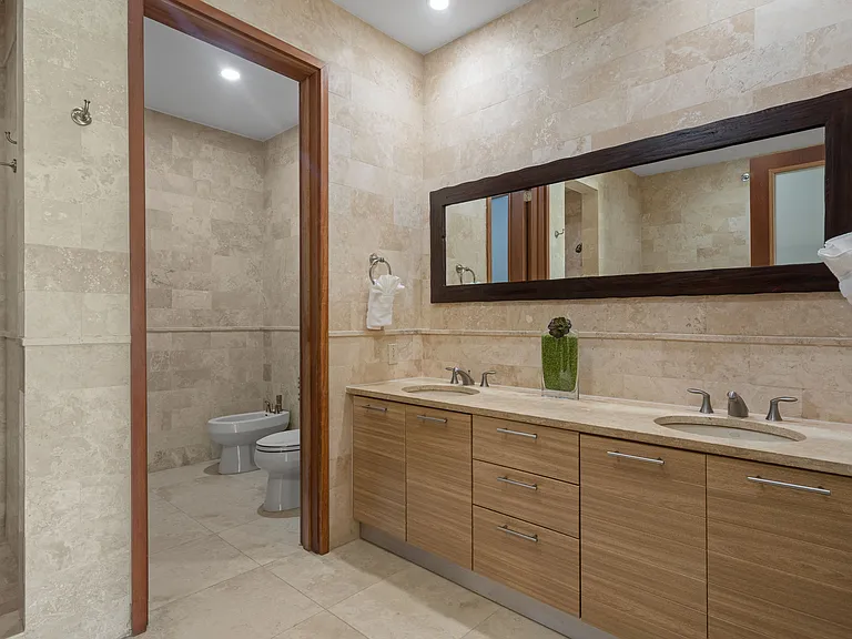 500 Plantation Dr #1-205 — Photo 40