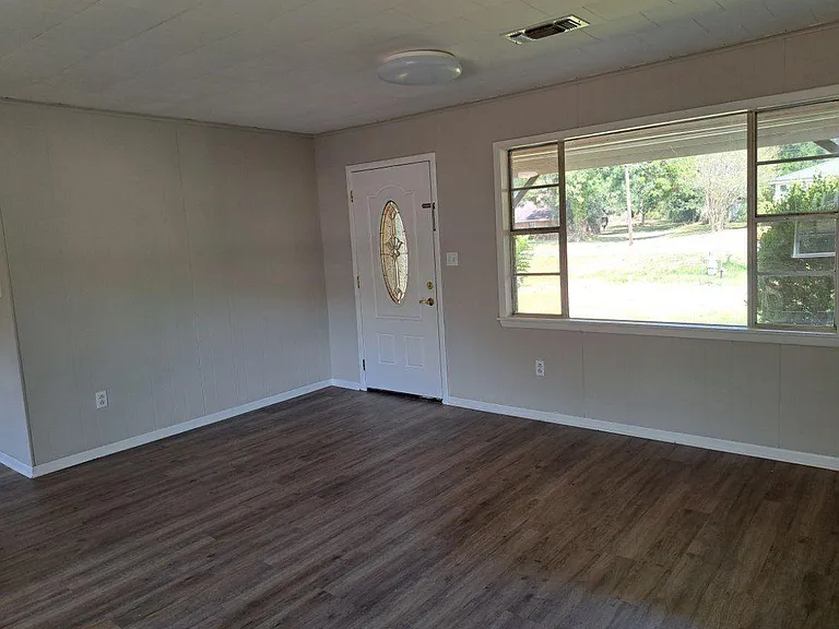 1047 N Preston St — Photo 6
