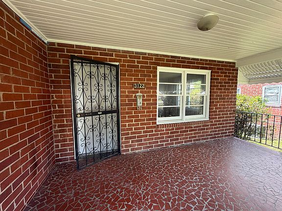 2nd image of 3122 Baldwin St