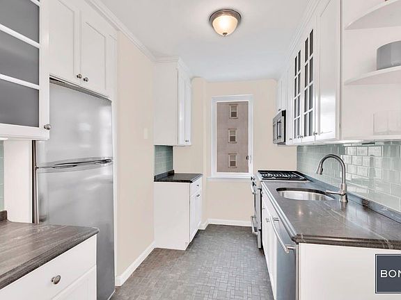 2nd image of 509 Avenue Of The Americas #7C