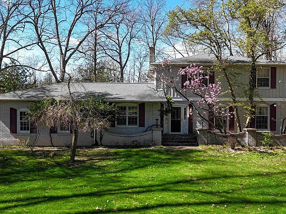 2nd image of 620 West Ct