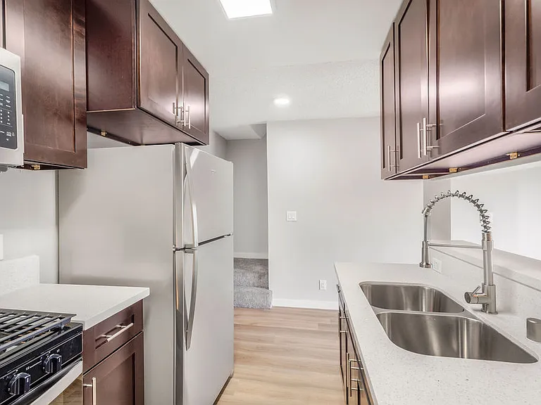 Crenshaw Townhouse — Photo 10