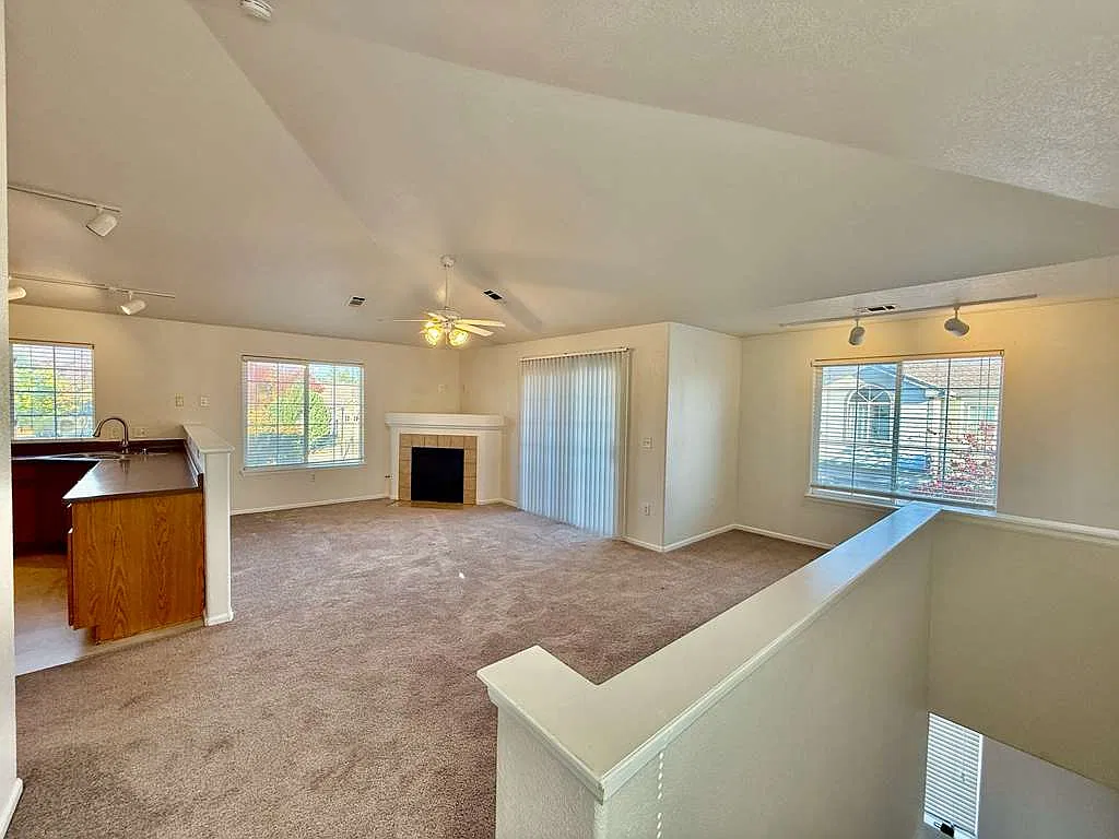 1 bed, 906 sqft, $1,495 — Photo 4
