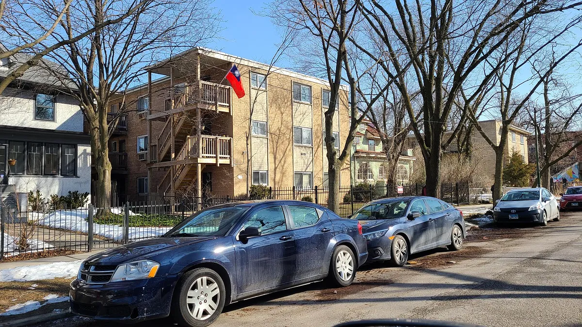 Building Photo - 1420 W Estes Ave #2C