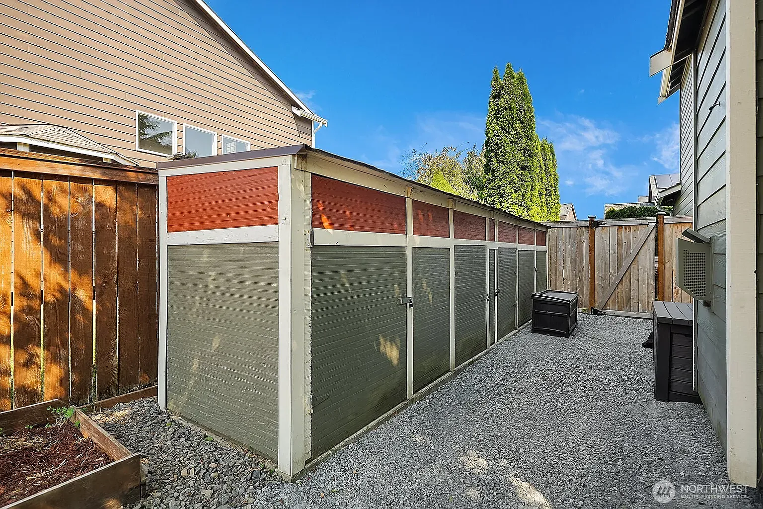4 bed, 2042 sqft, $4,000 — Photo 3