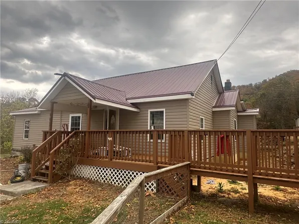 1603 Lead Mine Rd, Austinville, VA 24312