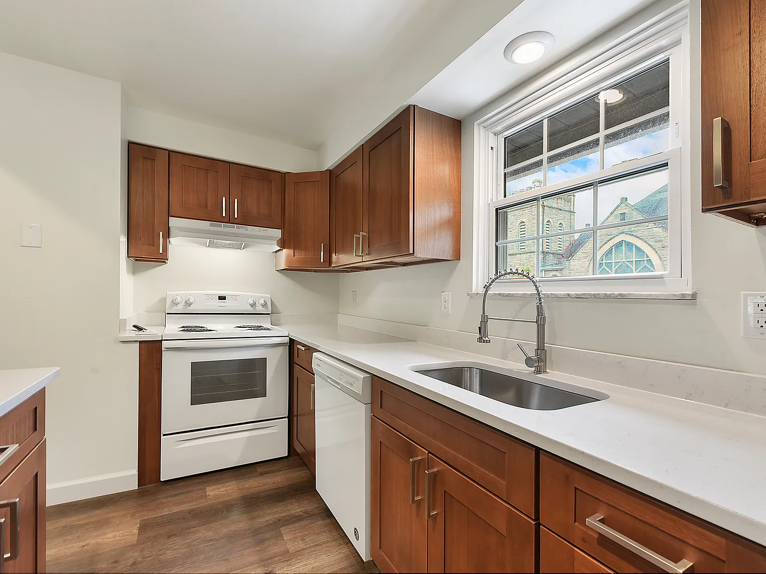 2 bed, 1.5 bath, 1369 sqft, $2,150 — Photo 4