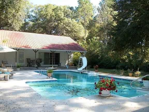 3rd image of 8423 Hillcrest Dr