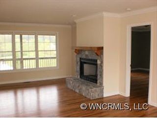 5th image of 81 Deer Glade Ln