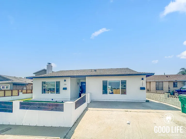 729-731 Reef Dr — Photo 2